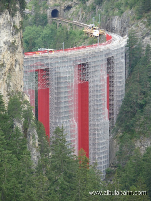 P1020391.JPG - Baustelle Landwasserviadukt