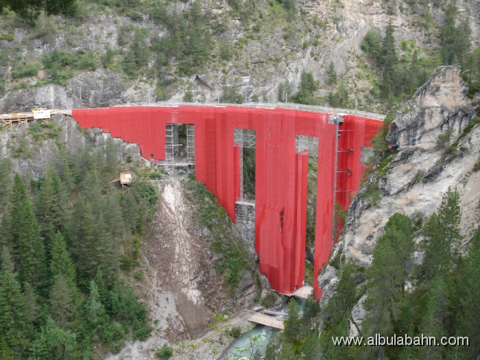 P1020414.JPG - Baustelle Landwasserviadukt