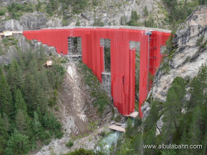 P1020416.JPG - Baustelle Landwasserviadukt