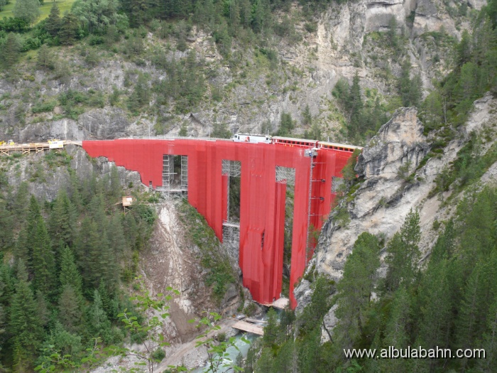 P1020428.JPG - Baustelle Landwasserviadukt