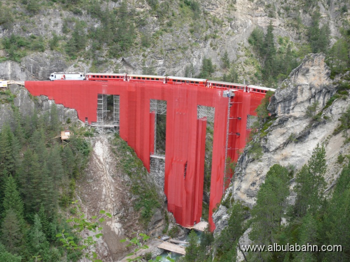 P1020429.JPG - Baustelle Landwasserviadukt