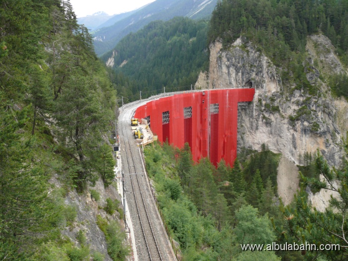 P1020468.JPG - Baustelle Landwasserviadukt