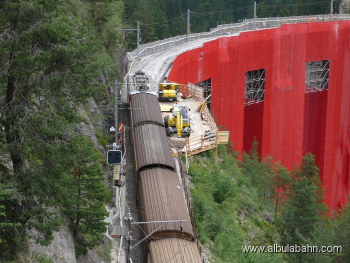 P1020474.JPG - Baustelle Landwasserviadukt
