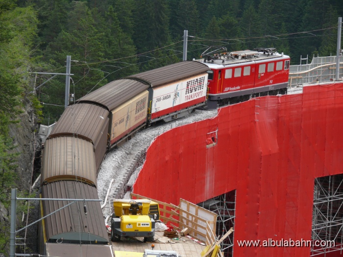 P1020476.JPG - Baustelle Landwasserviadukt