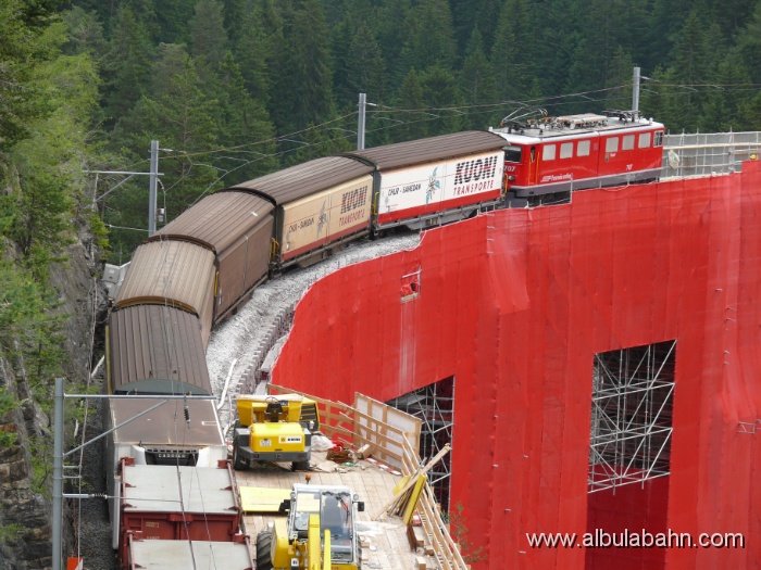 P1020477.JPG - Baustelle Landwasserviadukt
