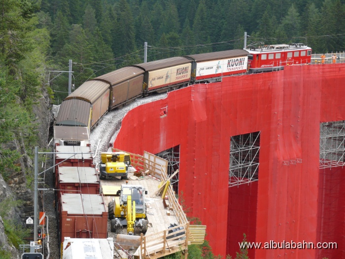P1020478.JPG - Baustelle Landwasserviadukt