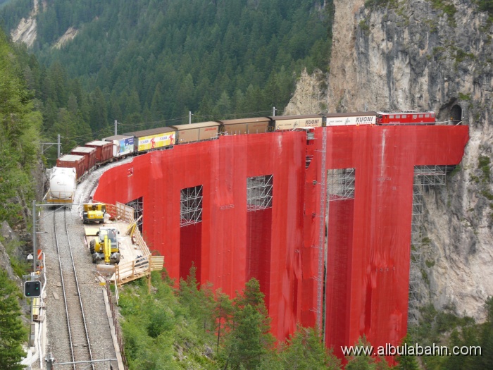 P1020481.JPG - Baustelle Landwasserviadukt
