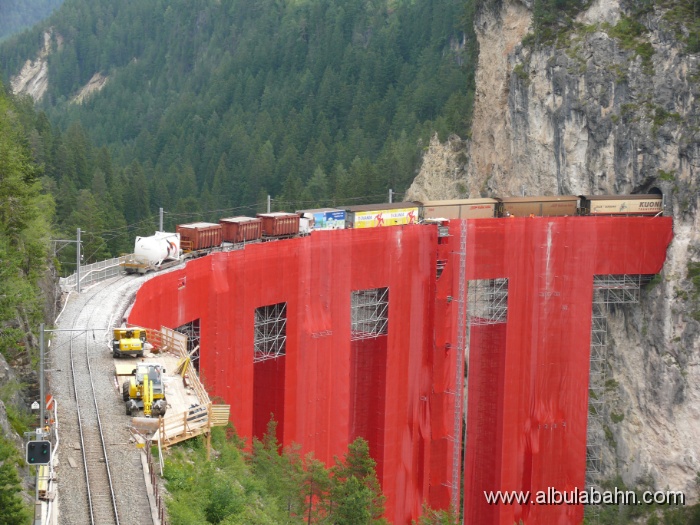 P1020483.JPG - Baustelle Landwasserviadukt