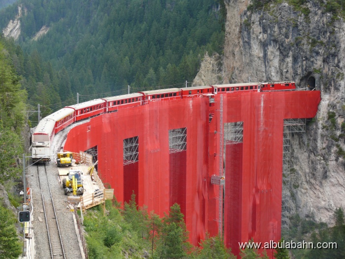 P1020494.JPG - Baustelle Landwasserviadukt