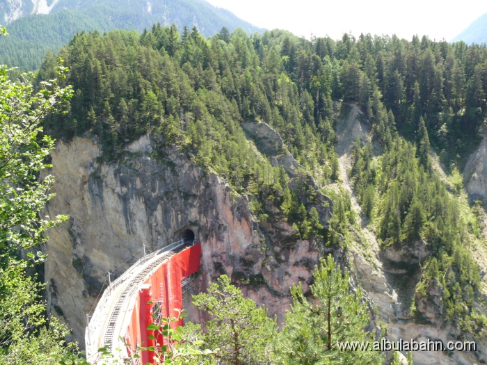 P1020532.JPG - Baustelle Landwasserviadukt