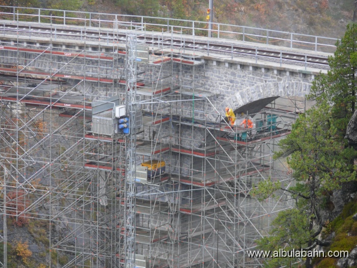 P1030483.JPG - Baustelle Landwasserviadukt