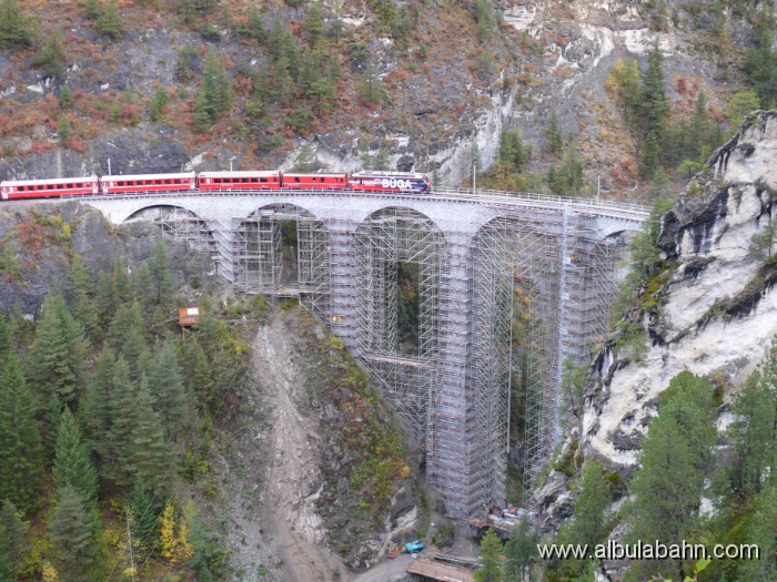 P1030492.JPG - Baustelle Landwasserviadukt