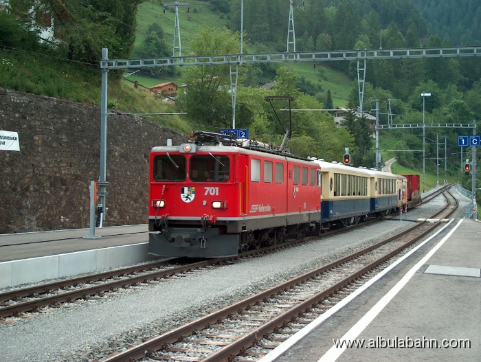 HPIM3673.JPG - Bahnhof Filisur