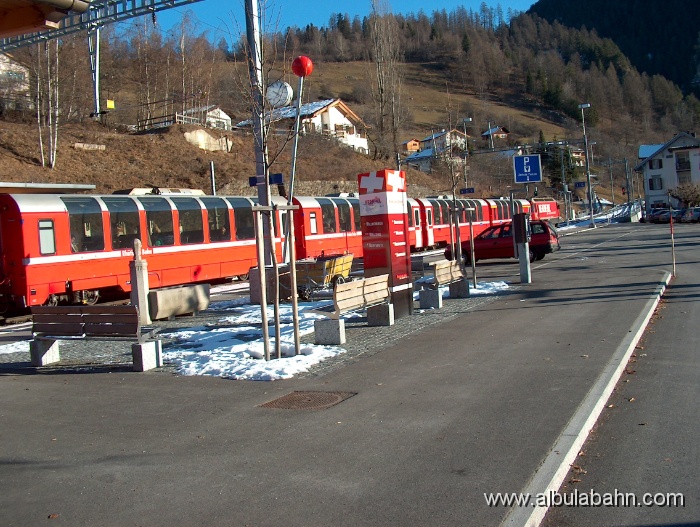 HPIM5598.JPG - Bahnhof Filisur