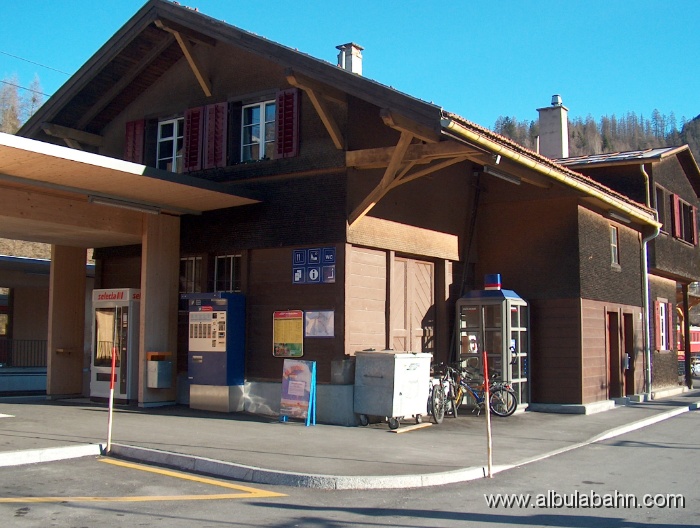 HPIM5601.JPG - Bahnhof Filisur
