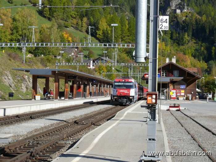 P1090216.JPG - Bahnhof Filisur