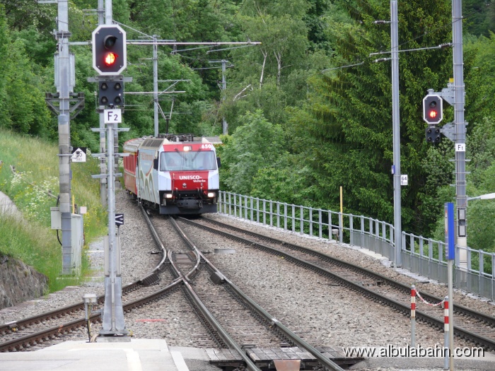 P1100398.JPG - Bahnhof Filisur