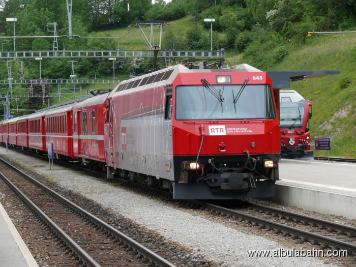 P1100448.JPG - Bahnhof Filisur