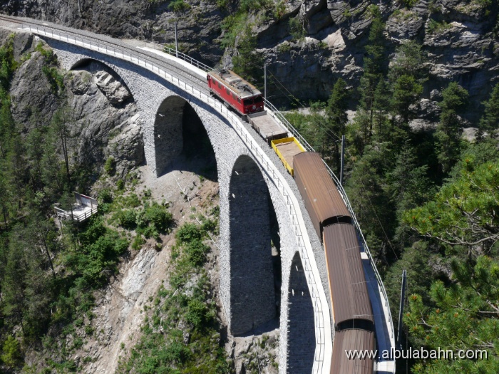 P1050360.JPG - Landwasserviadukt