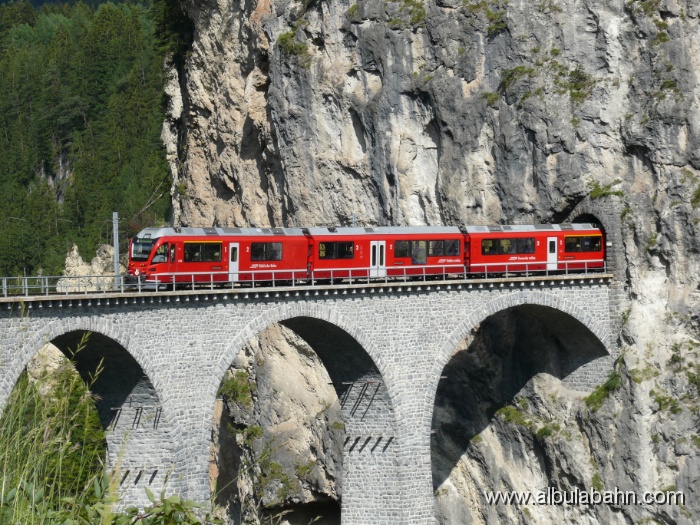 P1070420.JPG - Landwasserviadukt