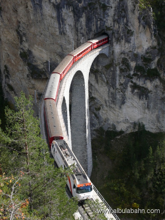 P1090463.JPG - Landwasserviadukt