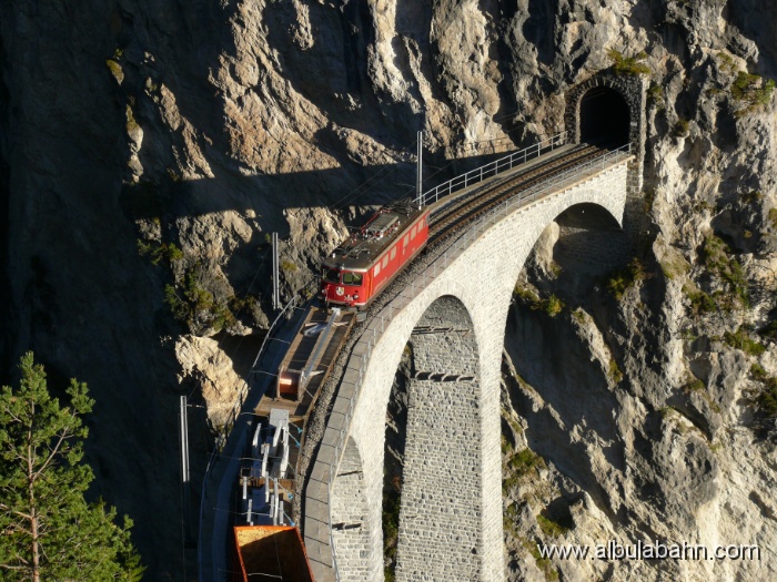 P1090516.JPG - Landwasserviadukt