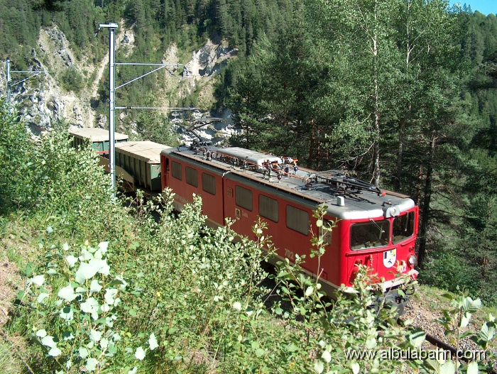 HPIM4047.JPG - Vor dem Schmittentobelviadukt