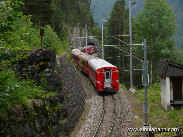 P1010988.JPG - Faleinerweg - Ruegnatunnel