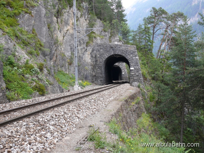 P1010991.JPG - Faleinerweg - Ruegnatunnel