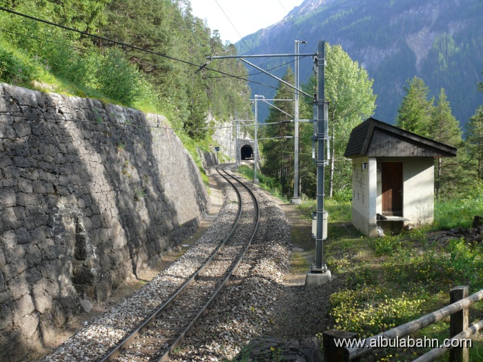 P1020141.JPG - Faleinerweg - Ruegnatunnel