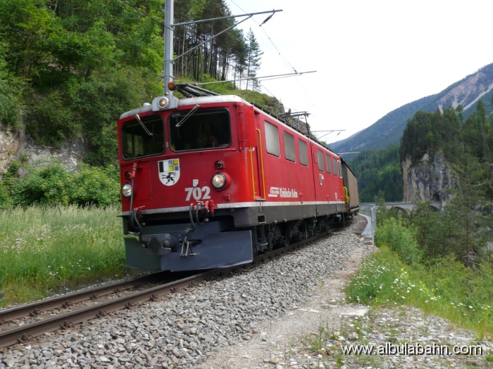 P1100587.JPG - Nach dem Landwasserviadukt