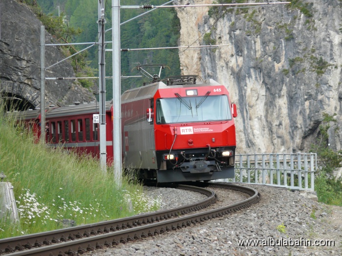 P1100724.JPG - Nach dem Landwasserviadukt