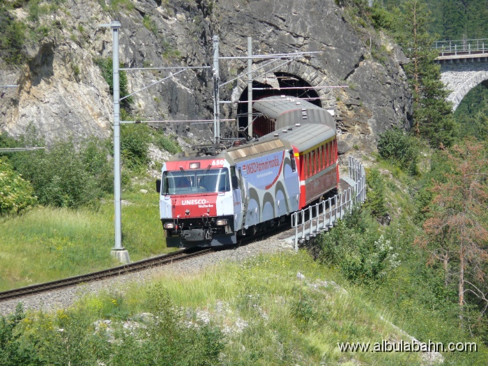 P1140950.JPG - Nach dem Landwasserviadukt