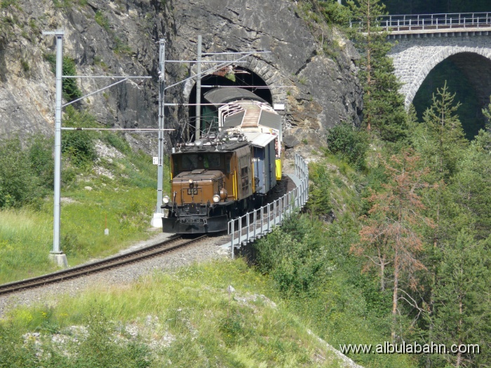 P1140967.JPG - Nach dem Landwasserviadukt