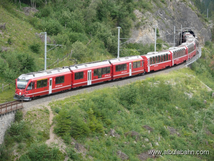 P1150001.JPG - Nach dem Landwasserviadukt