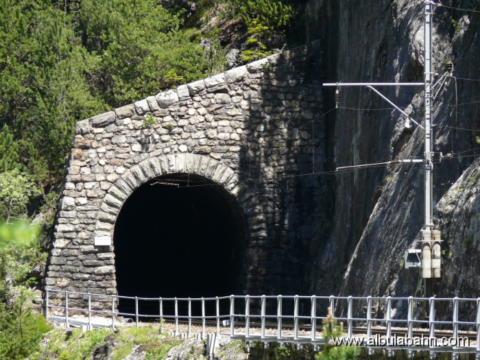 P1050346.JPG - Fuegna Tunnel