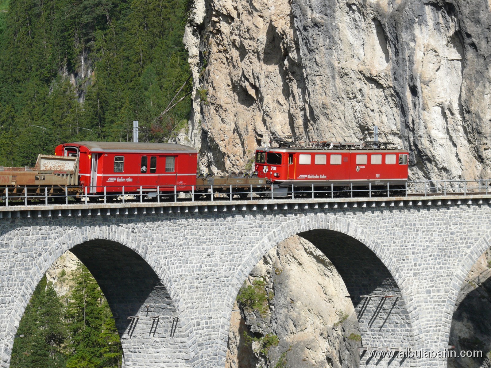 P1070431.JPG - Landwasserviadukt