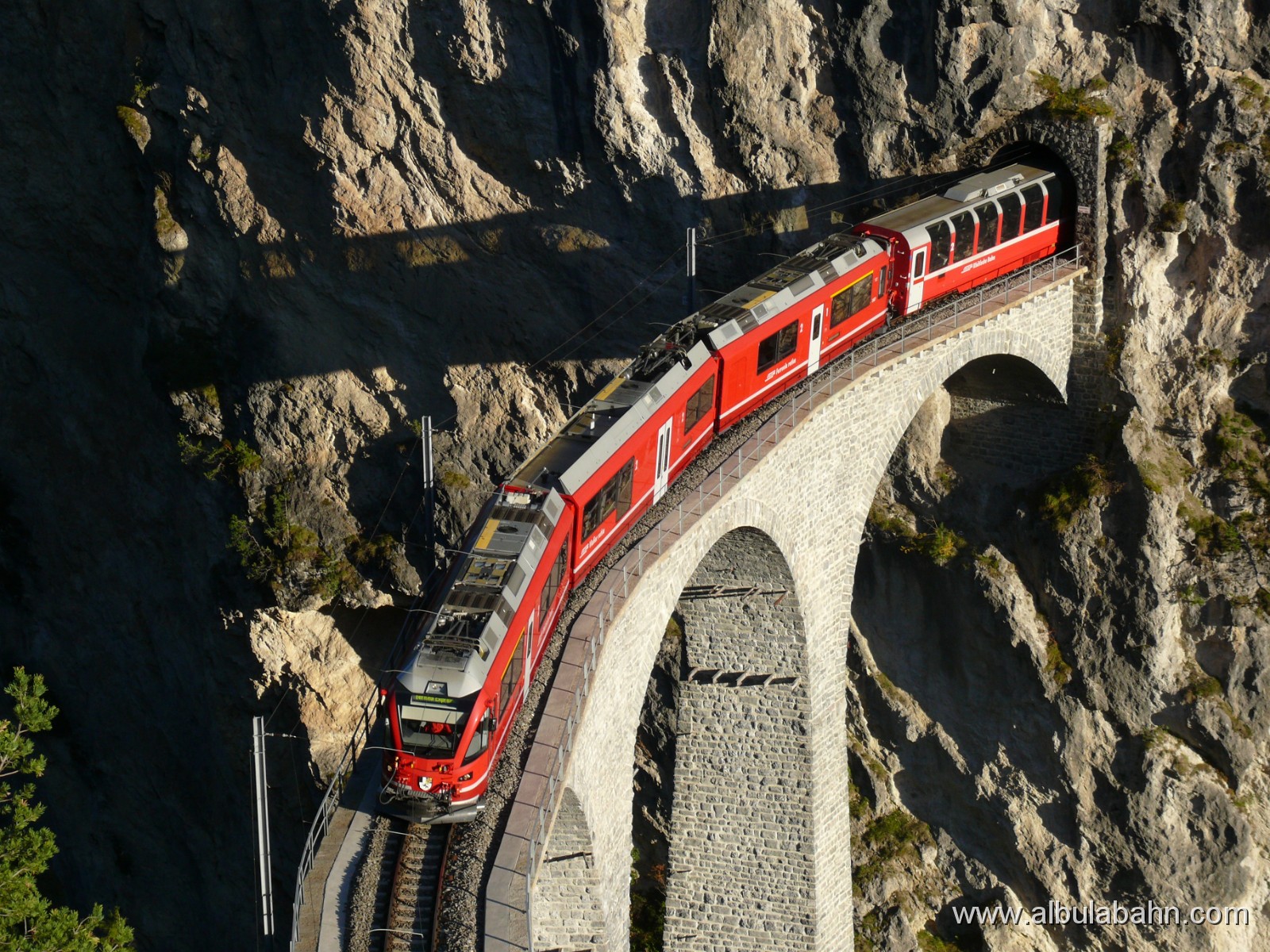P1090521.JPG - Landwasserviadukt