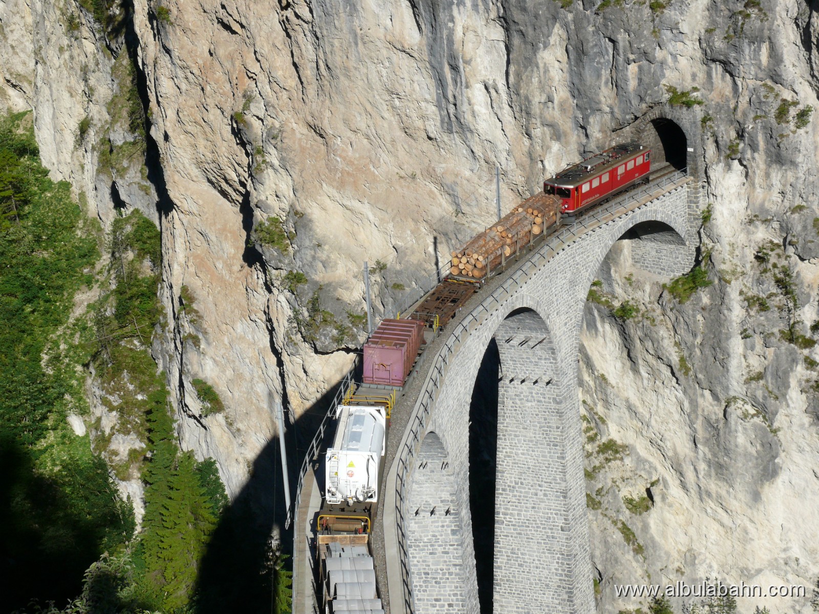 P1100347.JPG - Landwasserviadukt