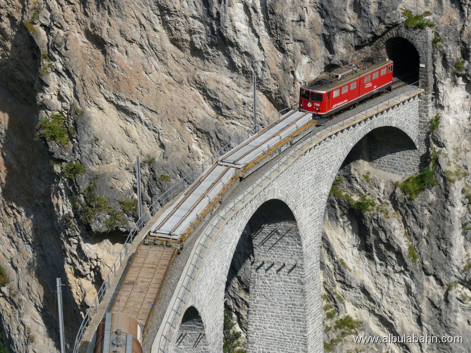 P1120138.JPG - Landwasserviadukt