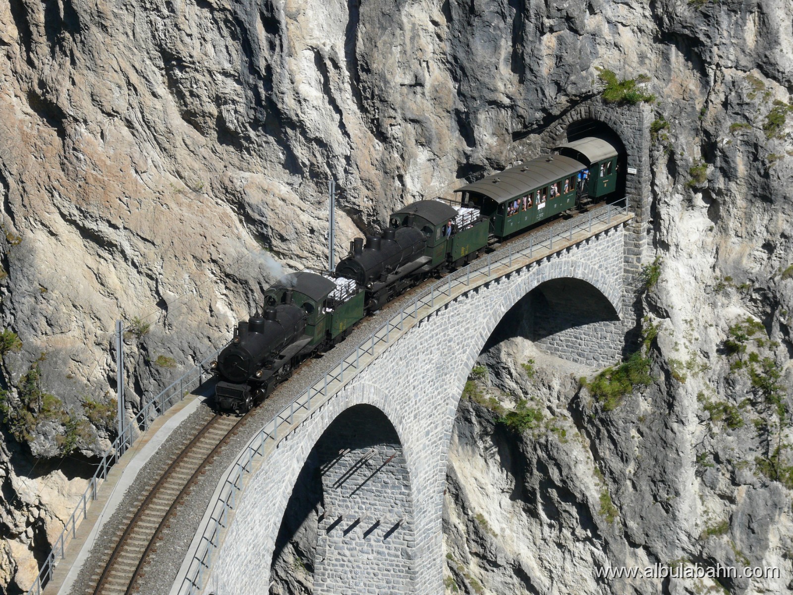 P1140745.JPG - Landwasserviadukt